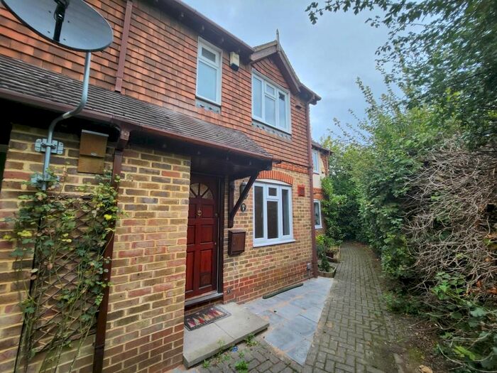 3 Bedroom Terraced House To Rent In St. Thomas Walk, Slough, SL3