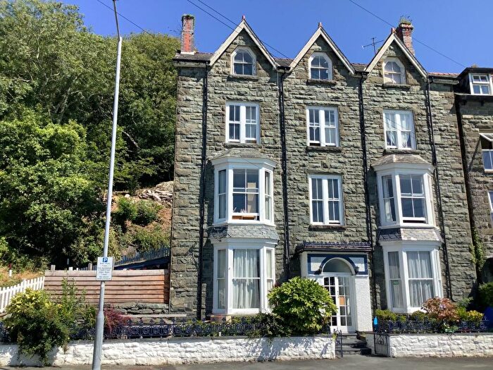13 Bedroom Detached House For Sale In Bryn Teg Hotel, Kings Crescent, Barmouth, LL42