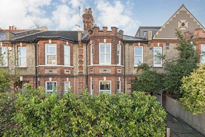 2 Bedroom Flat To Rent In Villiers Road, Kingston Upon Thames, KT1