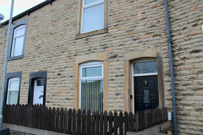 2 Bedroom House To Rent In Hollingreave Road, BB11