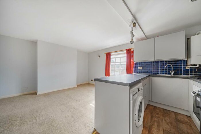 1 Bedroom Flat For Sale In Reading Road, Henley-On-Thames, RG9