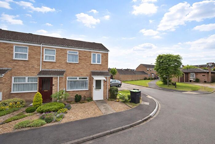 2 Bedroom Property To Rent In Crediton Close, Bedford, MK40