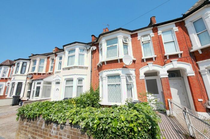 3 Bedroom Flat To Rent In Kingston Road, Ilford, IG1