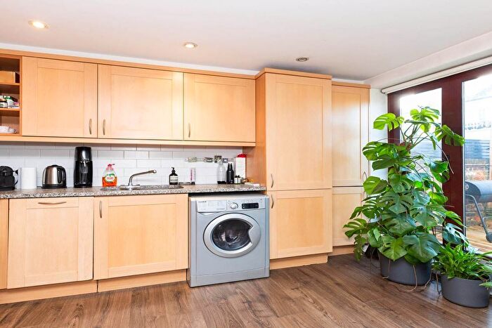 1 Bedroom Flat To Rent In Aran Mews, London, N7