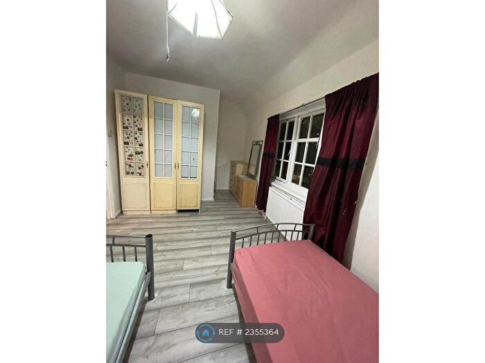 4 Bedroom Semi-Detached House To Rent In Bedwell Road, London, N17
