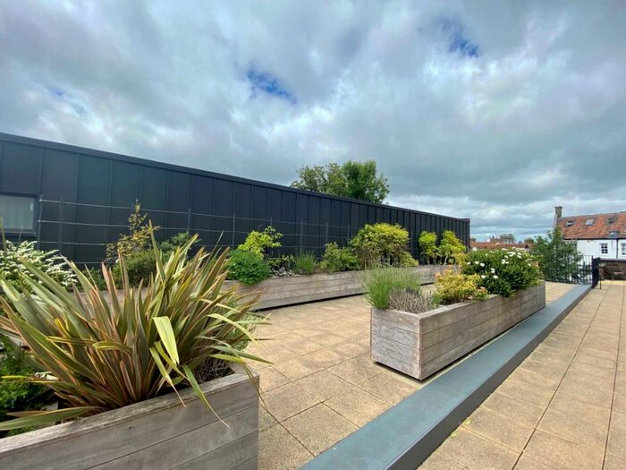 3 Bedroom Maisonette To Rent In Church Street, Leatherhead, KT22