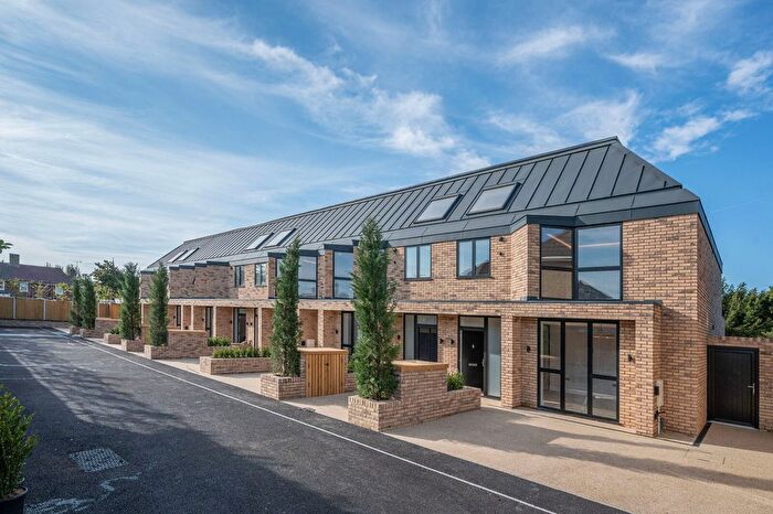 4 Bedroom Property For Sale In Winston Close, Raynes Park, London, SW20