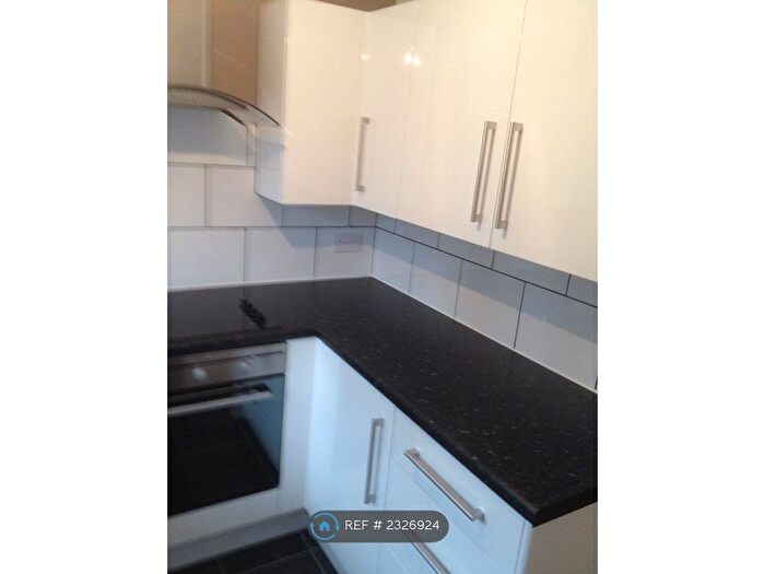1 Bedroom Flat To Rent In Cross Lane, Farnley, Leeds, LS12