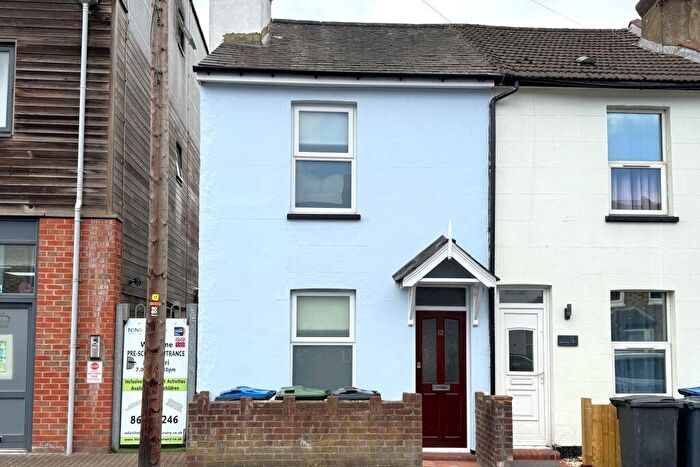 2 Bedroom End Of Terrace House For Sale In Sanderstead Road, South Croydon, Surrey, CR2