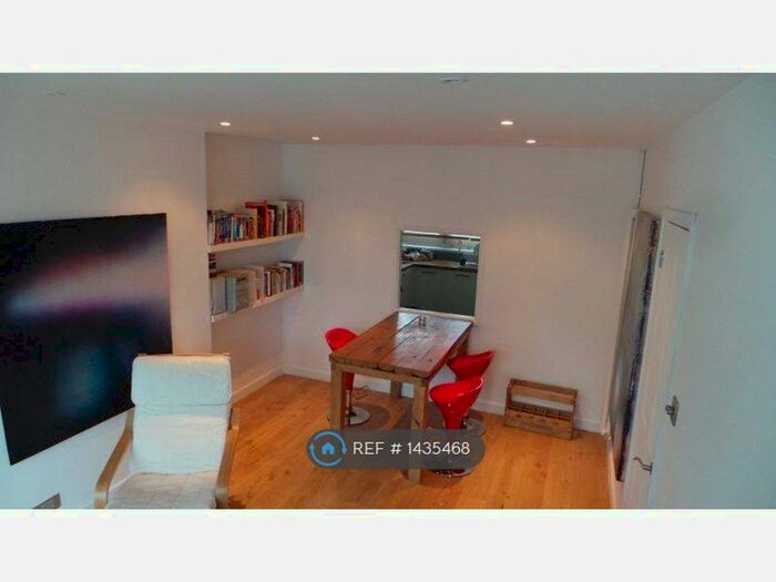 3 Bedroom Maisonette To Rent In Martock Court, London, SE15