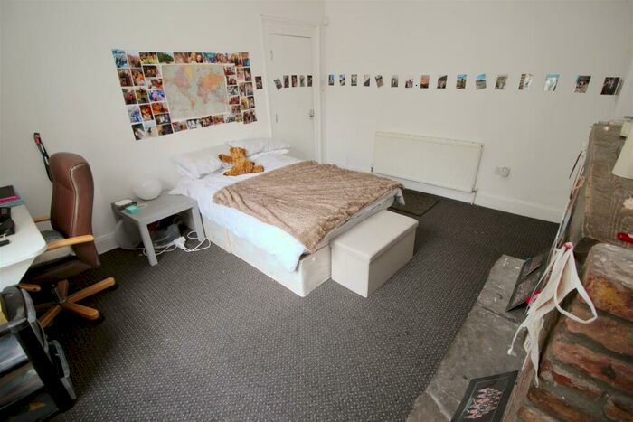 6 Bedroom House To Rent In Victoria Road, Hyde Park, Leeds, LS6