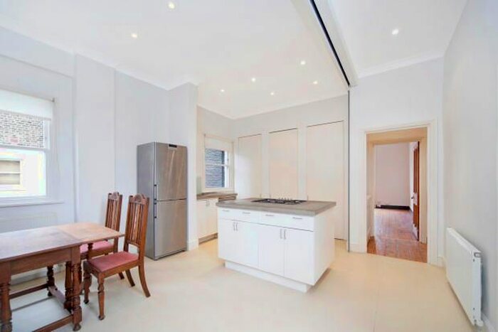 3 Bedroom Flat To Rent In Bassett Road, London, W10