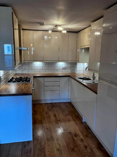 2 Bedroom Flat To Rent In Fairbairn Fold, Laisterdyke, Bradford, BD4