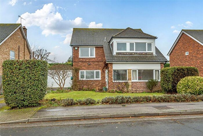 4 Bedroom Detached House For Sale In Aycliffe Close, Bromley, BR1