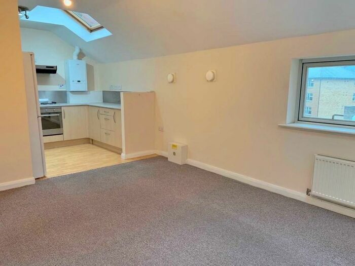 2 Bedroom Penthouse To Rent In Columbia Place, Fornham Street, Sheffield, South Yorkshire, S2