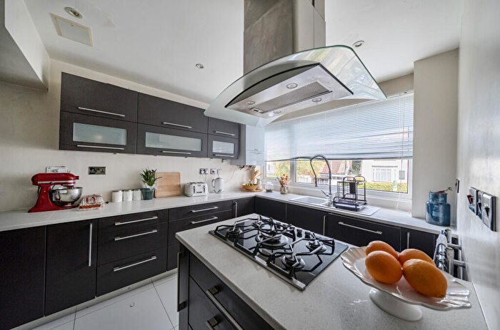 2 Bedroom Apartment For Sale In Prospect Road, Barnet, EN5