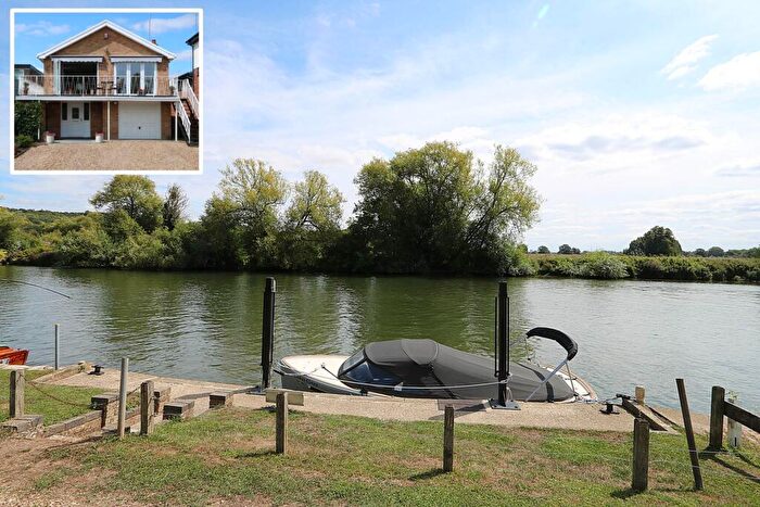 3 Bedroom Detached House For Sale In River Gardens, Purley On Thames, RG8