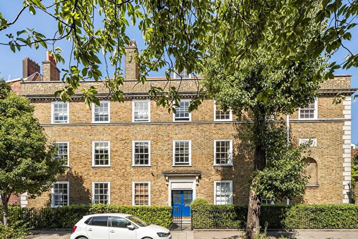 3 Bedroom Flat To Rent In Sancroft Street, Kennington, London, SE11