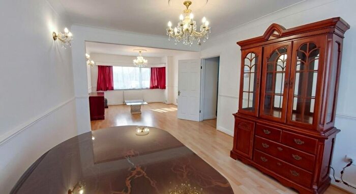 3 Bedroom Semi-Detached House To Rent In Bittacy Rise, London, NW7