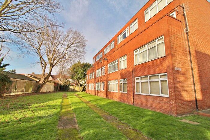 1 Bedroom Flat For Sale In Ilford, Greater London, IG4