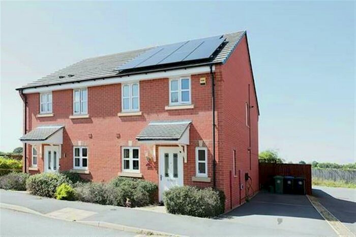 3 Bedroom Semi-Detached House For Sale In Horseshoe Crescent, Wellesbourne, Warwick, CV35