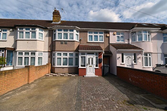 5 Bedroom Terraced House To Rent In Wembley, TW4