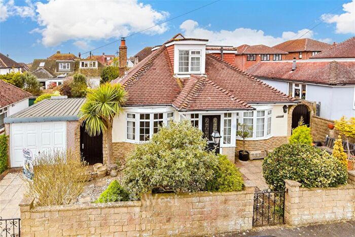 3 Bedroom Chalet For Sale In Baywood Gardens, Woodingdean, East Sussex, BN2