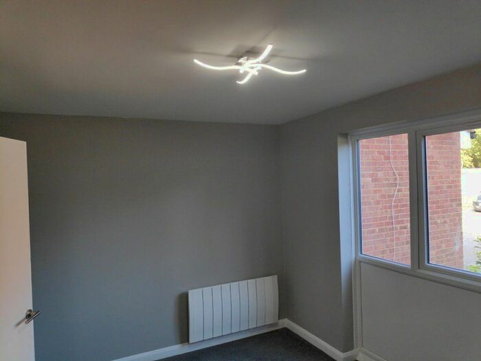 1 Bedroom Flat To Rent In Trotwood, Chigwell, IG7