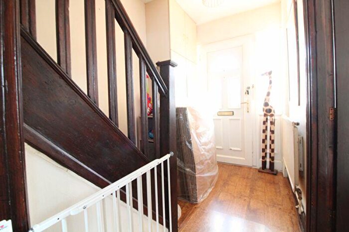 3 Bedroom Terraced House For Sale In Westmorland Avenue, Luton, LU3