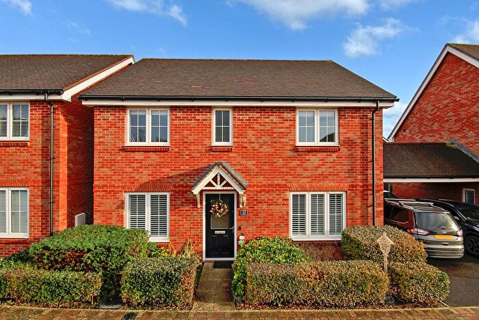 4 Bedroom Detached House For Sale In Snapdragon Lane, Worthing, BN13