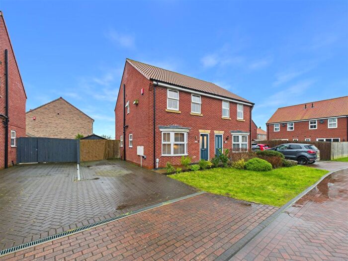 3 Bedroom Semi-Detached House For Sale In Paradise Drive, Woodmansey, HU17