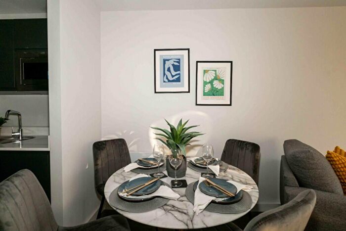 2 Bedroom Apartment To Rent In Cross Lane, Manchester, Greater Manchester, M5