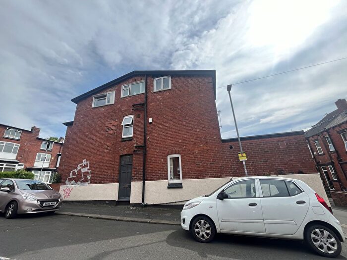 8 Bedroom Detached House To Rent In Raven Roada, Headingley, Leeds, West Yorkshire, LS6