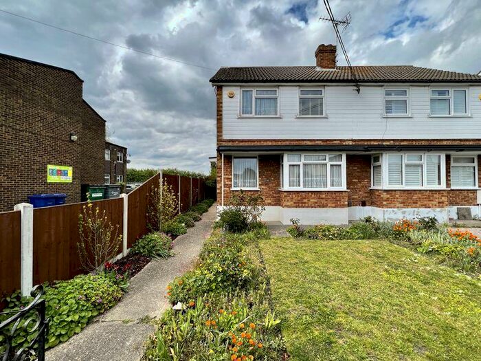 3 Bedroom Detached House To Rent In West Road, South Ockendon, RM15