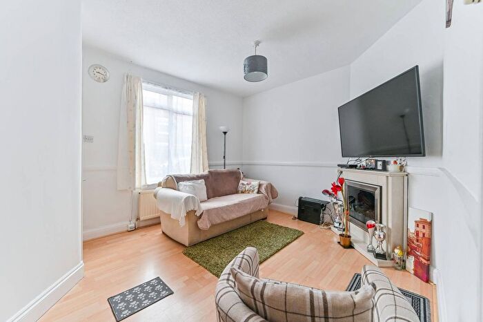 3 Bedroom Semi-detached House For Sale In Anthony Road, South Norwood, London, SE25