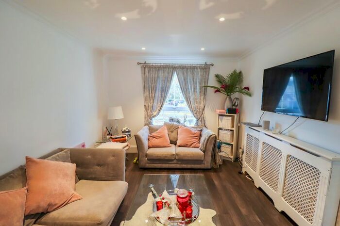 3 Bedroom End Of Terrace House To Rent In Helmores, Basildon SS15