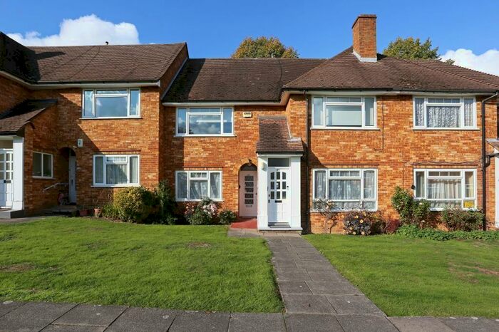 2 Bedroom Maisonette To Rent In Kerry Court Stanmore, HA7