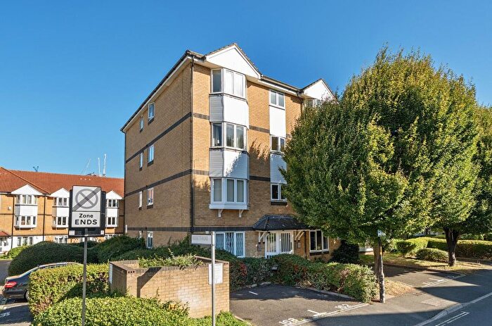 2 Bedroom Flat For Sale In Rossetti Road, London, SE16