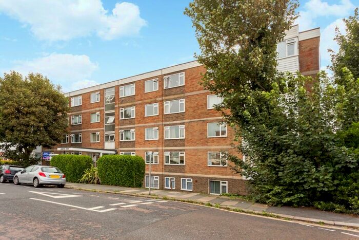 2 Bedroom Apartment To Rent In Wilbury Crescent Hove, BN3