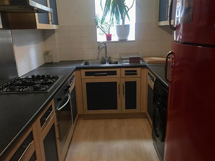 3 Bedroom Maisonette To Rent In Alexandra Road, Hendon, London, NW4