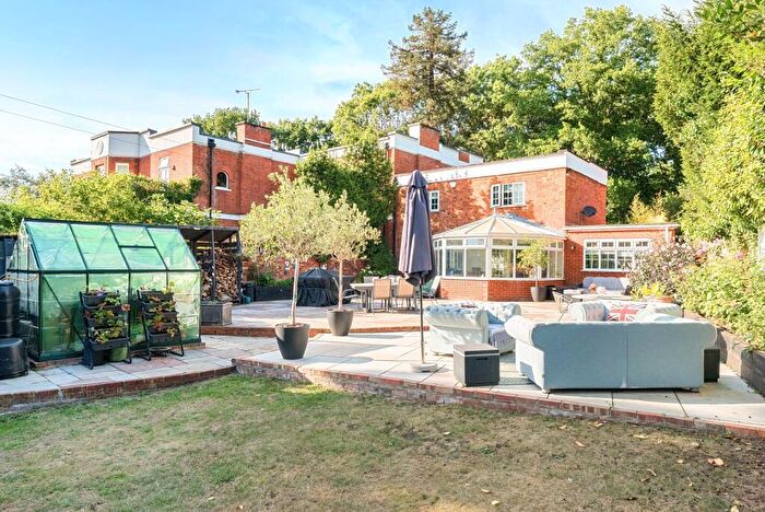 4 Bedroom End Of Terrace House For Sale In St. Anns Hill Road, Chertsey, KT16