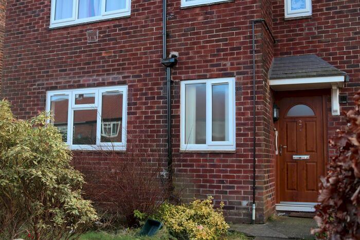 2 Bedroom Flat To Rent In Calcot Walk, Wythenshawe, M23