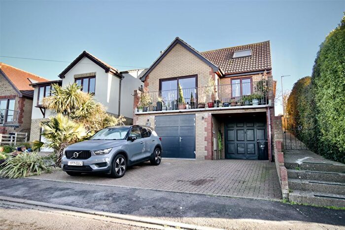 4 Bedroom Detached House For Sale In Weyview Crescent, Weymouth, DT3