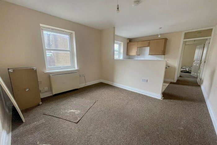 1 Bedroom Flat To Rent In Dock Road, RM18