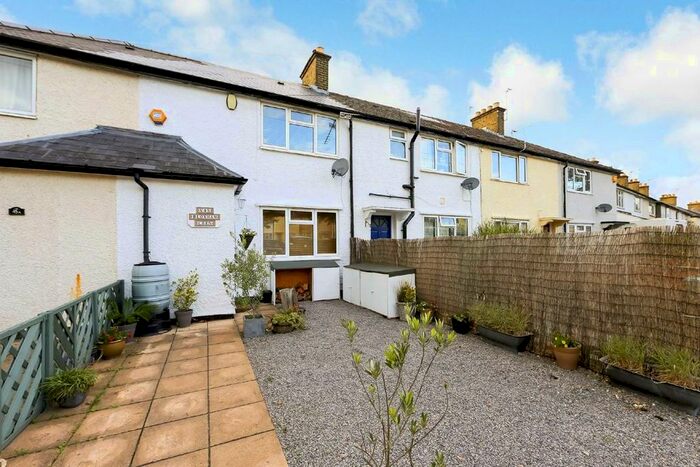 2 Bedroom Property To Rent In Bloxham Crescent, Hampton, TW12