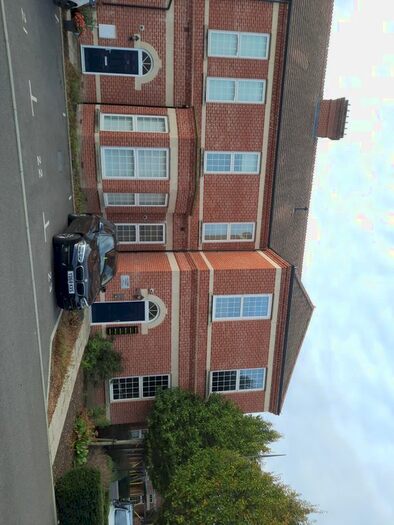 2 Bedroom Flat To Rent In Luscombe Avenue, Hellingly, BN27