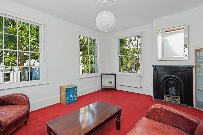 2 Bedroom Flat To Rent In Maple Road, Surbiton, KT6