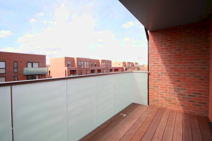 Studio To Rent In Lawrence Road, South Tottenham, London, N15