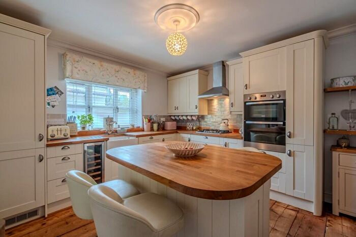 4 Bedroom Link Detached House For Sale In Thorpe St Andrew, NR7