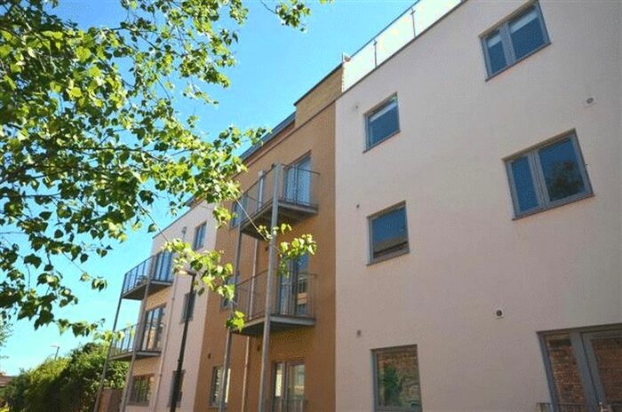 1 Bedroom Flat To Rent In Barton Road, St. Philips, Bristol, BS2